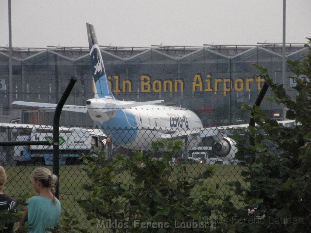 Warten auf den Airbus 380 Koeln Bonn P376.JPG